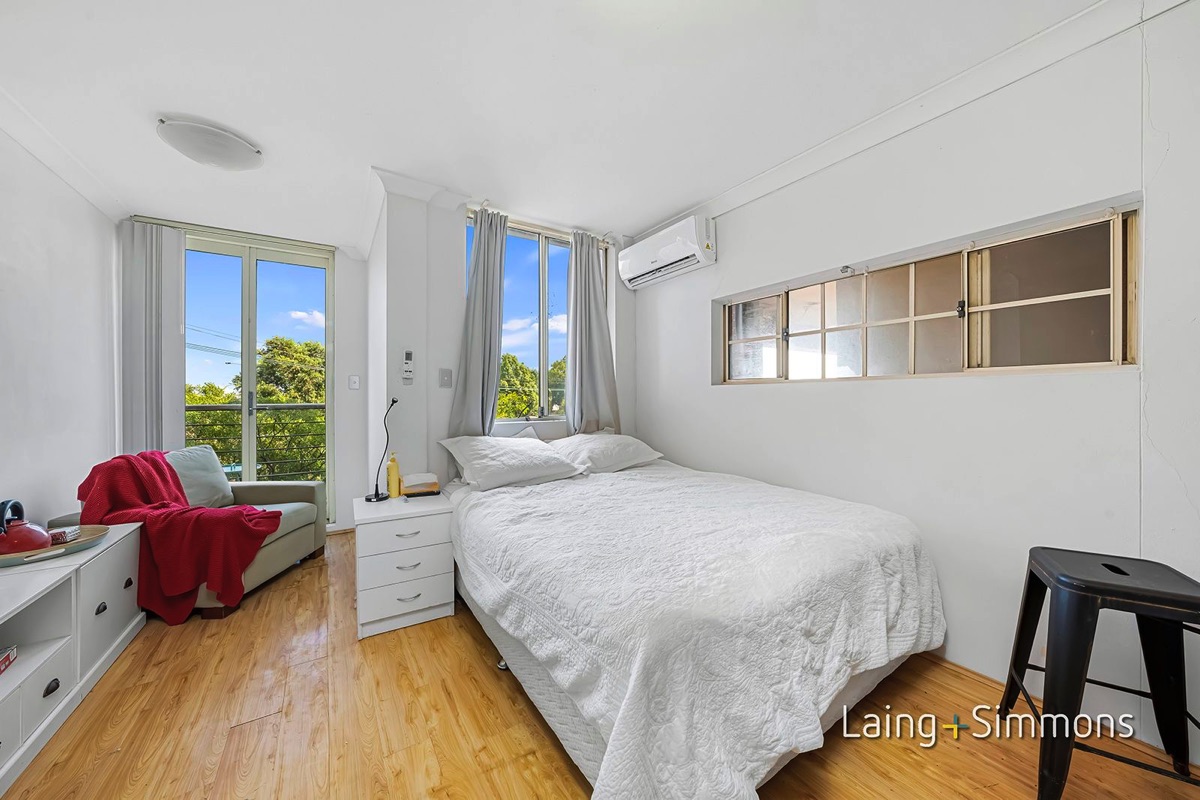 12/2 Macquarie Road, Auburn