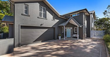 836 Henry Lawson Drive, Picnic Point